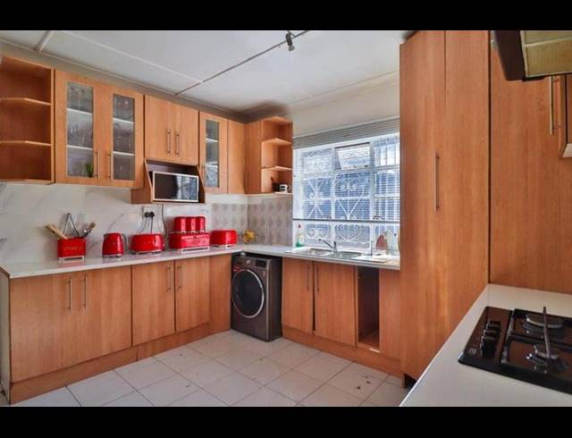 3 BEDROOM HOUSE FOR SALE IN KENILWORTH